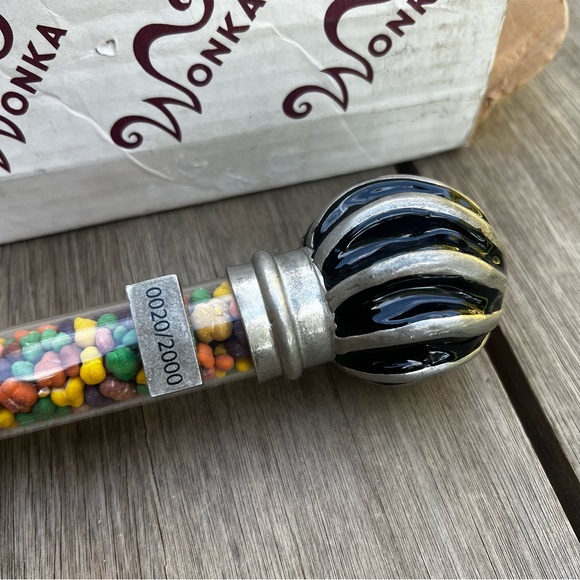 Charlie & the Chocolate Factory 2005 Limited Edition Willy Wonka Cane 20/2000 - Picture 3 of 9